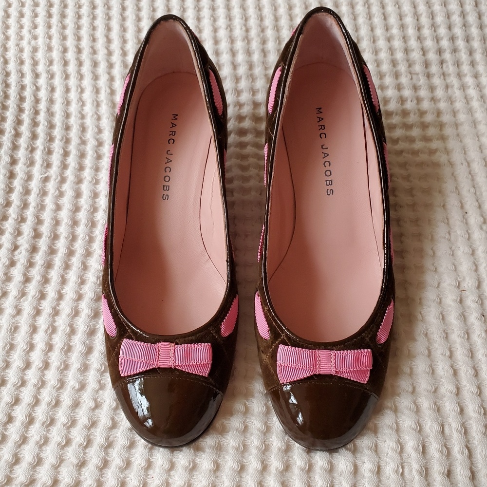 Marc Jacobs Brown Patent Leather Ballet Flats with Pink Bow Accents